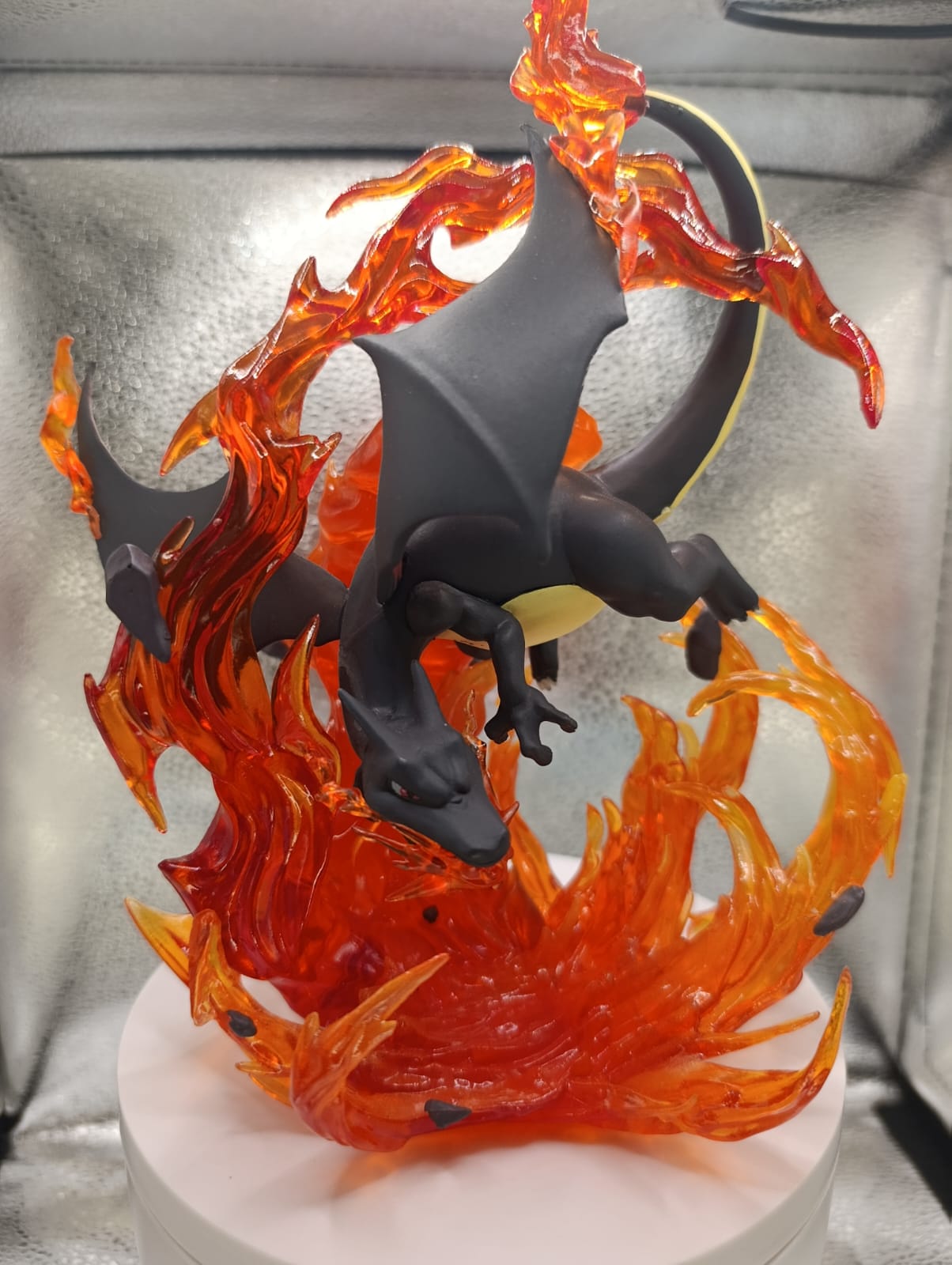 Charizard Action Figure, vista frontal