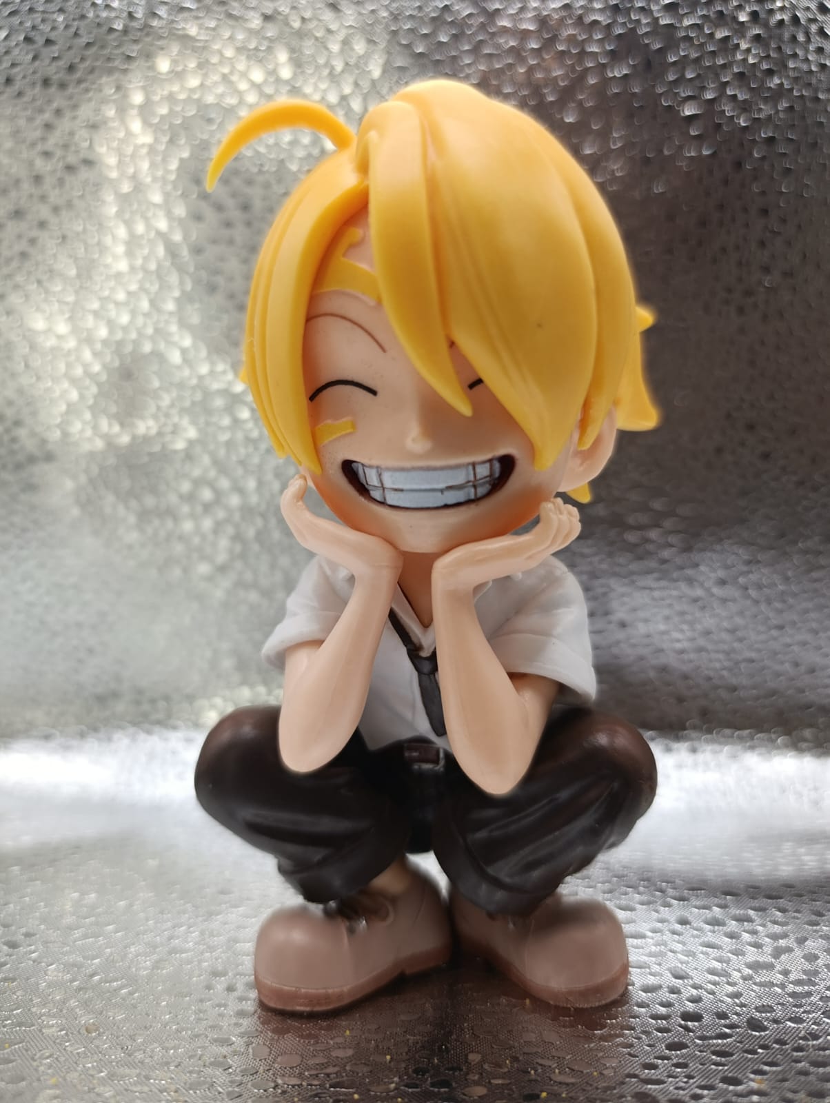 Roronoa Zoro com três espadas