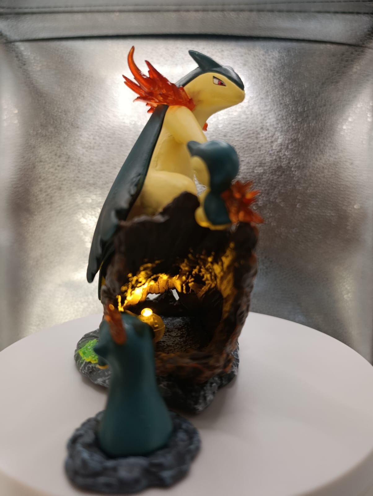 Typhlosion Action Figure, vista detalhada
